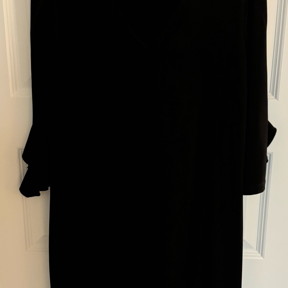 V neck no tag 3/4 sleeve with ruffle black knit mid length